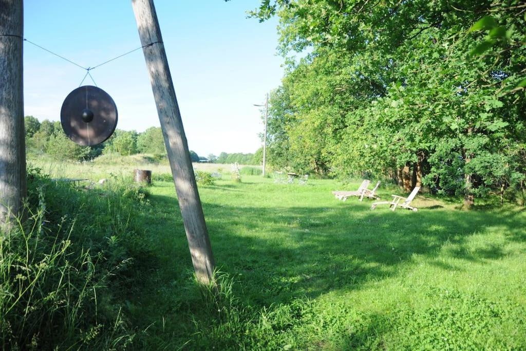Romantisches Studio Am Waldesrand Mit Gartensauna Schwarz ภายนอก รูปภาพ