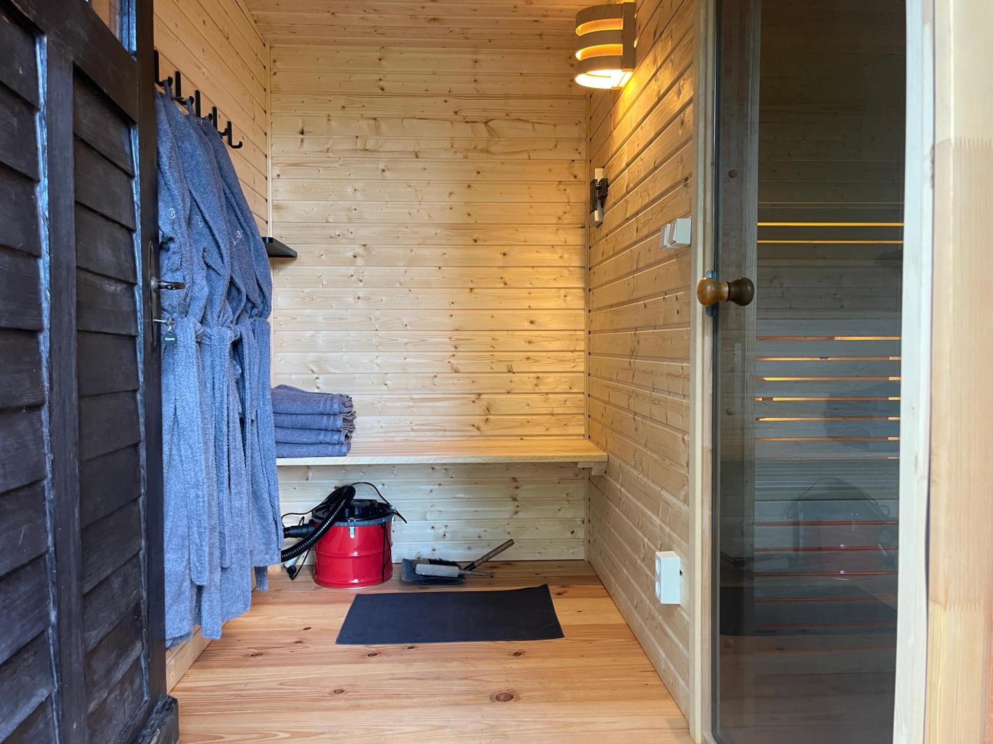 Romantisches Studio Am Waldesrand Mit Gartensauna Schwarz ภายนอก รูปภาพ