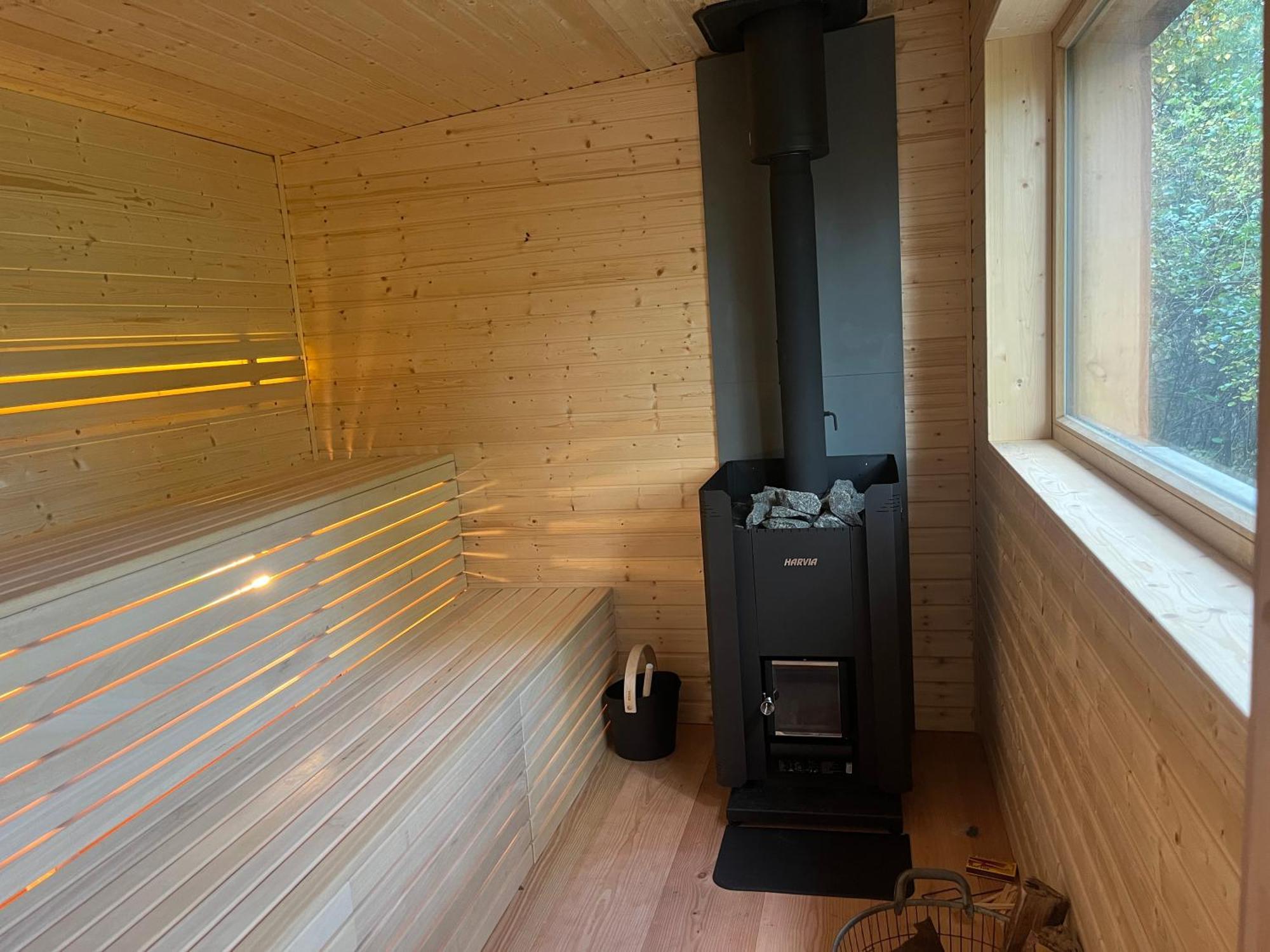 Romantisches Studio Am Waldesrand Mit Gartensauna Schwarz ภายนอก รูปภาพ