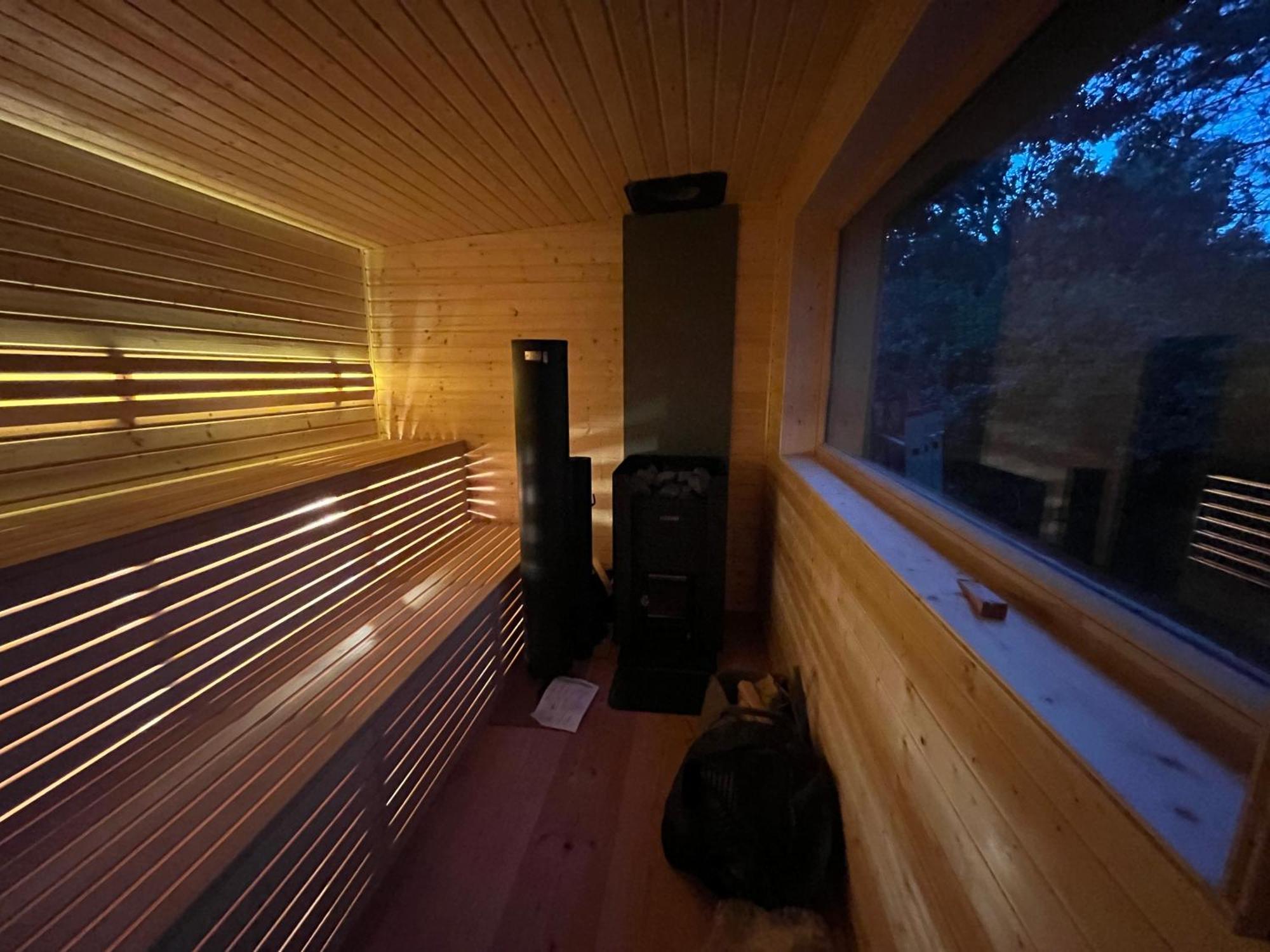 Romantisches Studio Am Waldesrand Mit Gartensauna Schwarz ภายนอก รูปภาพ