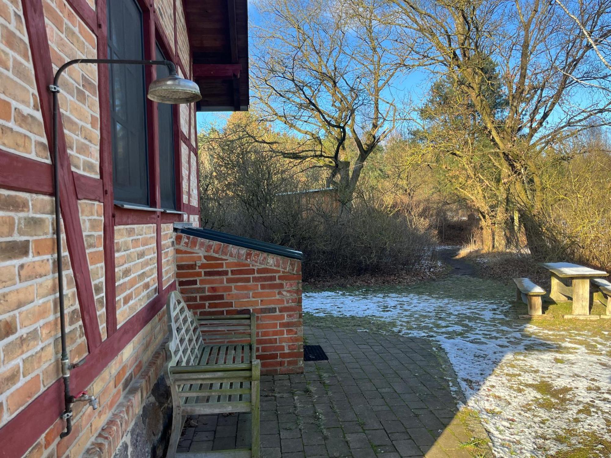 Romantisches Studio Am Waldesrand Mit Gartensauna Schwarz ภายนอก รูปภาพ